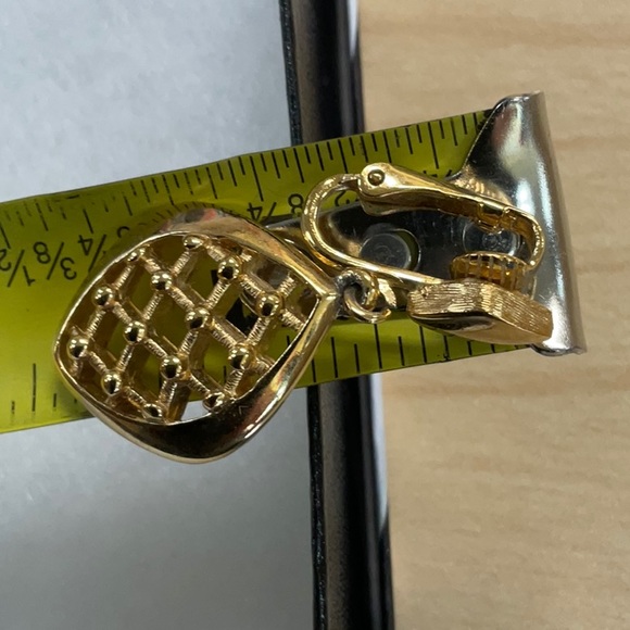 Vintage Trifari CLIP earrings - Picture 3 of 3